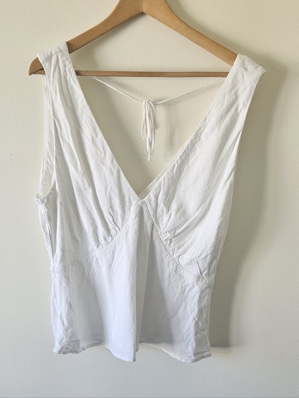 Abercrombie & Fitch White Sleeveless V-Neck Top